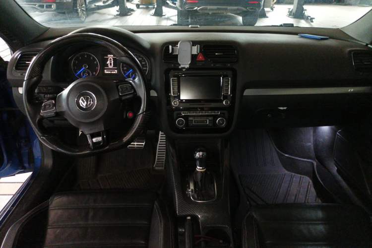 Used Volkswagen Scirocco 2011 R 2.0TSI Center Console