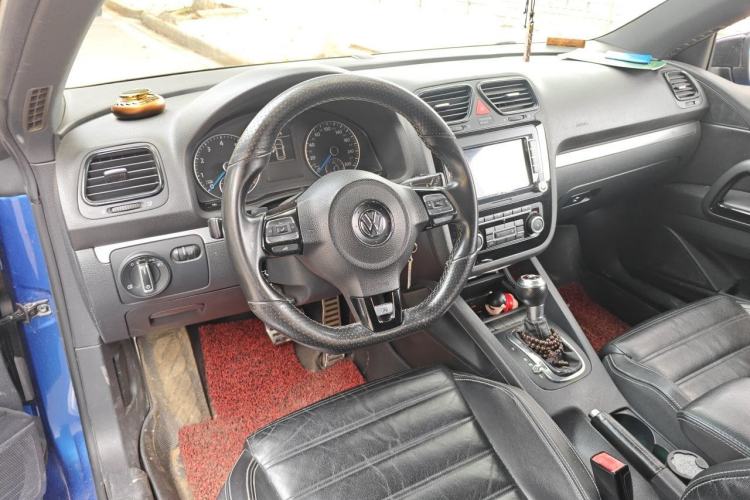 Used Volkswagen Scirocco 2011 R 2.0TSI Center Console