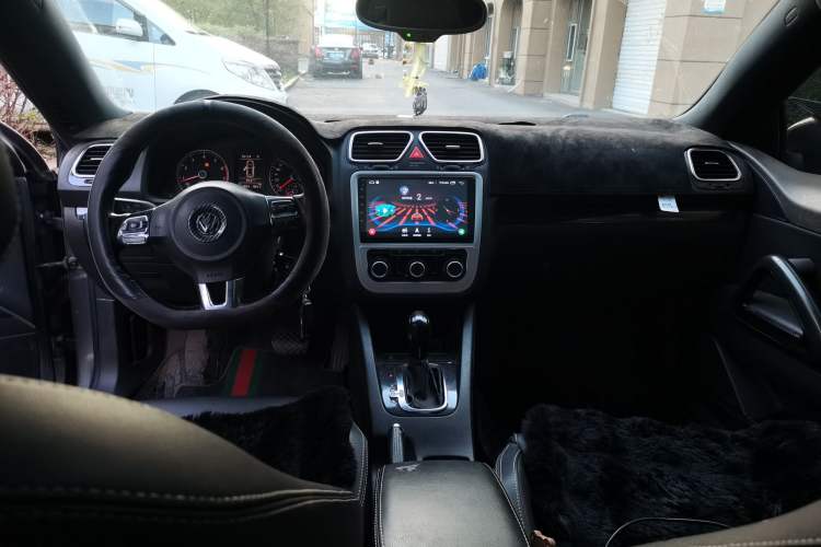 Used Volkswagen Scirocco 2011 1.4 TSI Comfort Edition Center Console