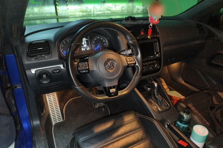 Used Volkswagen Scirocco 2011 R 2.0TSI Center Console