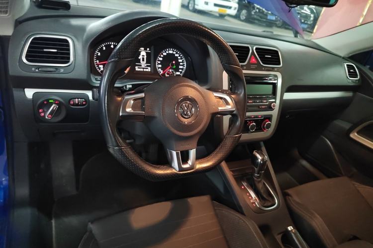 Used Volkswagen Scirocco 2011 1.4 TSI Single-Turbo Fashion Edition Center Console