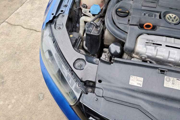 Used Volkswagen Scirocco 2011 1.4 TSI Comfort Edition Engine Bay Right