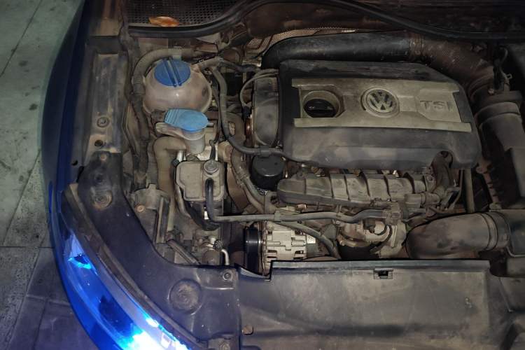 Used Volkswagen Scirocco 2011 2.0 TSI Luxury Edition Engine Bay Right
