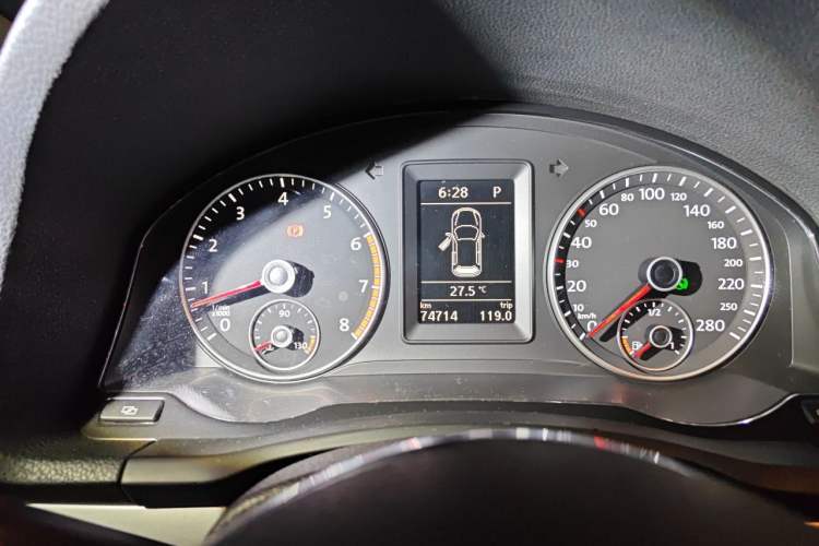 Used Volkswagen Scirocco 2011 1.4 TSI Single-Turbo Fashion Edition Instrument Cluster