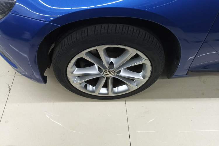 Used Volkswagen Scirocco 2011 2.0 TSI Luxury Edition Left Front Wheel Hub