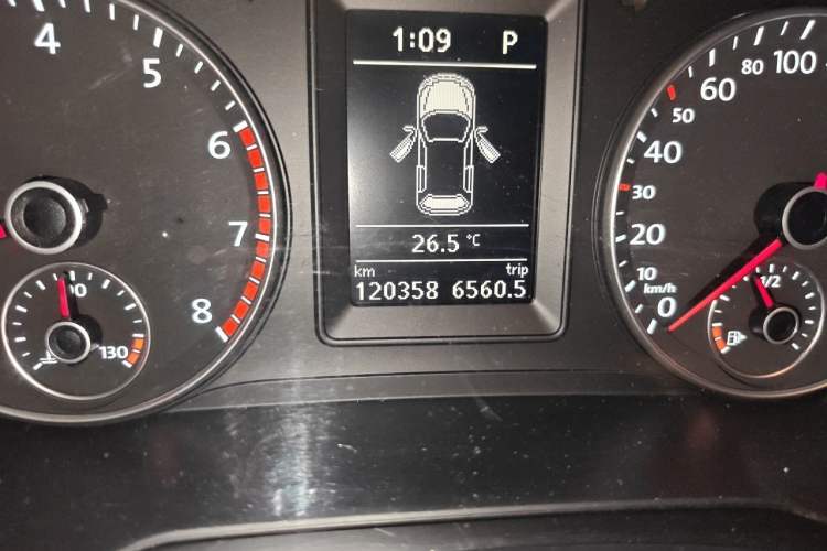 Used Volkswagen Scirocco 2011 2.0 TSI Luxury Edition Odometer Close Up