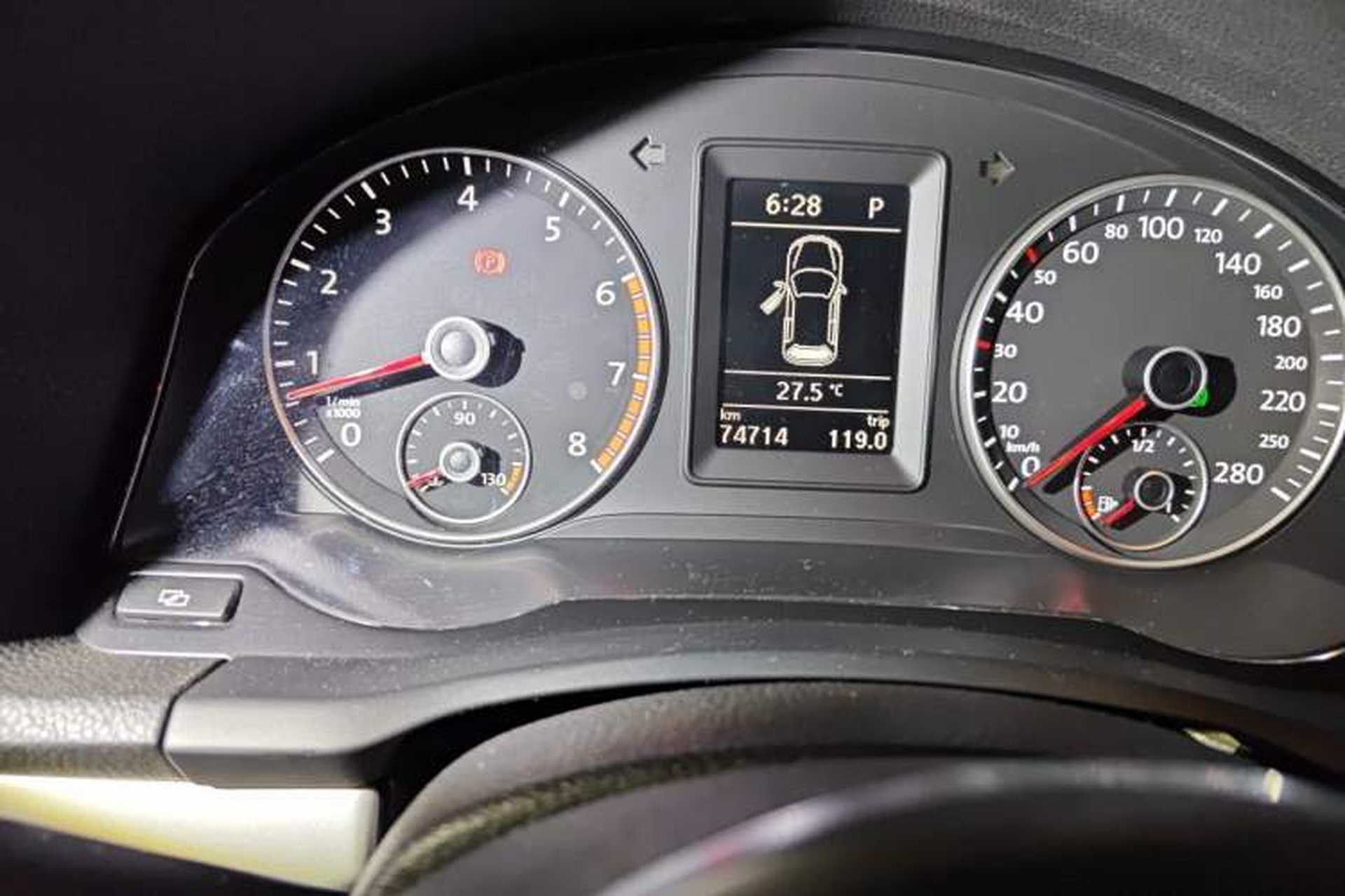 Used Volkswagen Scirocco 2011 1.4 TSI Single-Turbo Fashion Edition Odometer Close Up