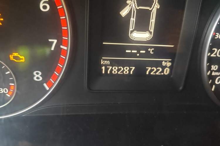 Used Volkswagen Scirocco 2011 2.0 TSI Luxury Edition Odometer Close Up