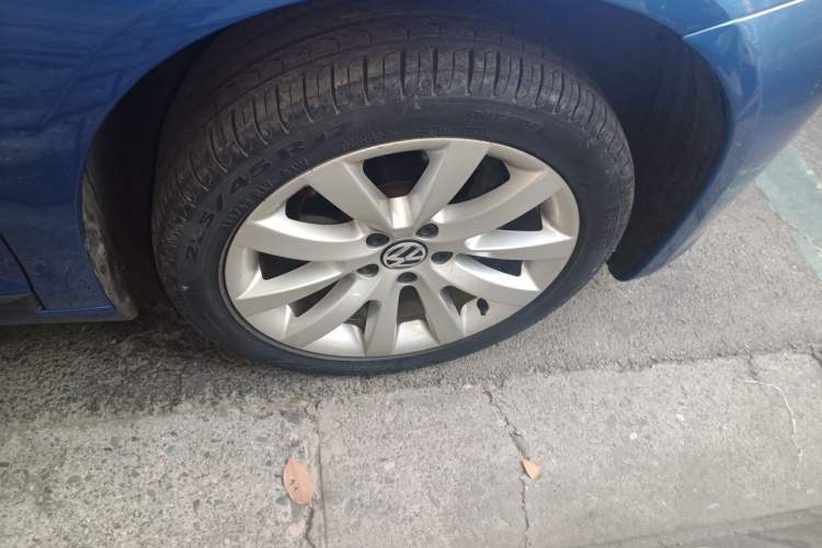 Used Volkswagen Scirocco 2011 1.4 TSI Single-Turbo Fashion Edition Right Front Wheel Hub