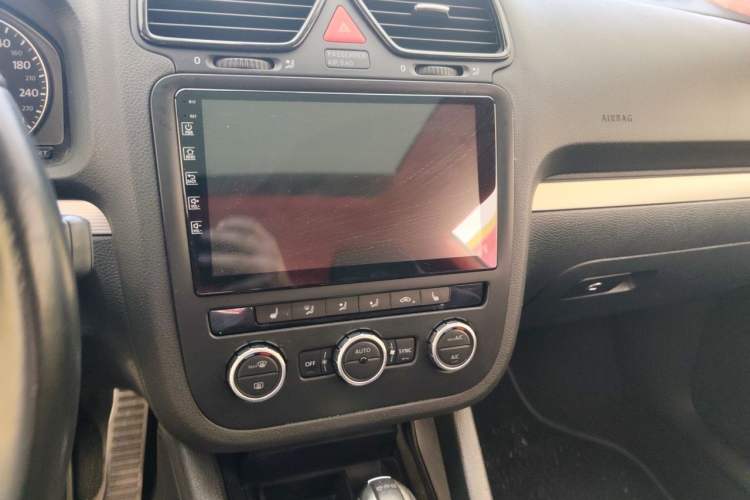 Used Volkswagen Scirocco 2011 R 2.0TSI Audio And AC Panel