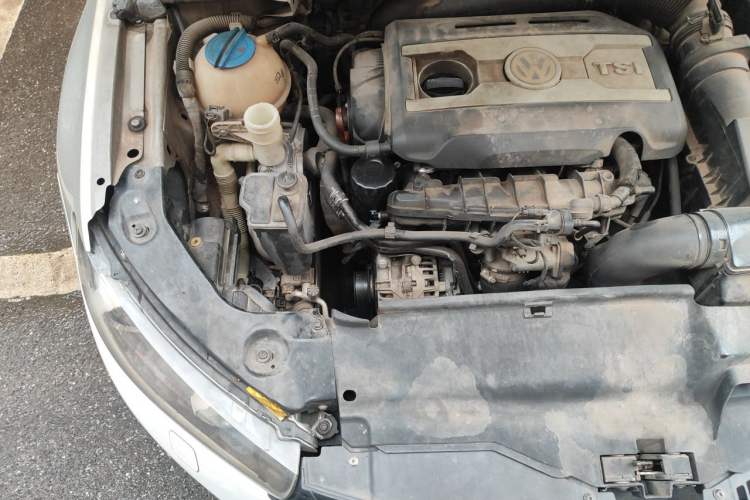 Used Volkswagen Scirocco 2011 2.0 TSI Luxury Edition Engine Bay Right