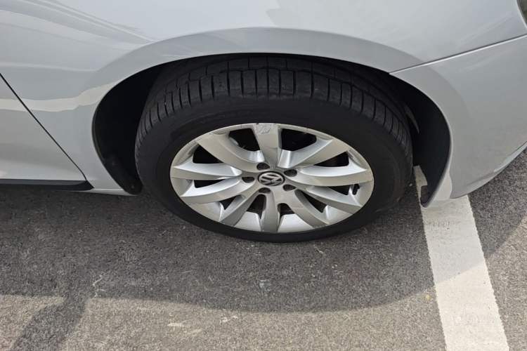 Used Volkswagen Scirocco 2011 1.4 TSI Single-Turbo Fashion Edition Right Front Wheel Hub