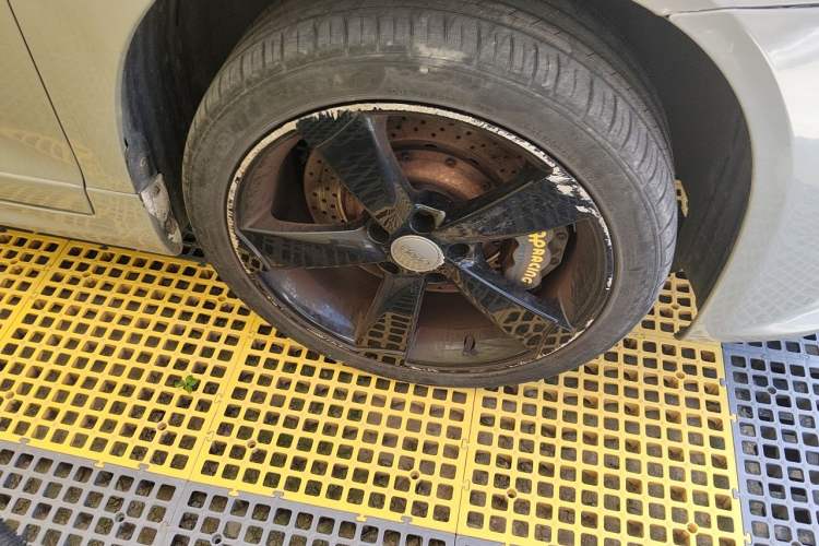 Used Volkswagen Scirocco 2011 R 2.0TSI Right Front Wheel Hub