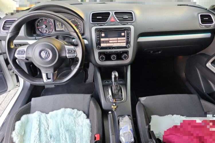 Used Volkswagen Scirocco 2011 1.4 TSI Comfort Edition Center Console
