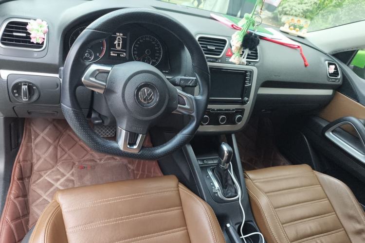 Used Volkswagen Scirocco 2011 1.4 TSI Single-Turbo Fashion Edition Center Console