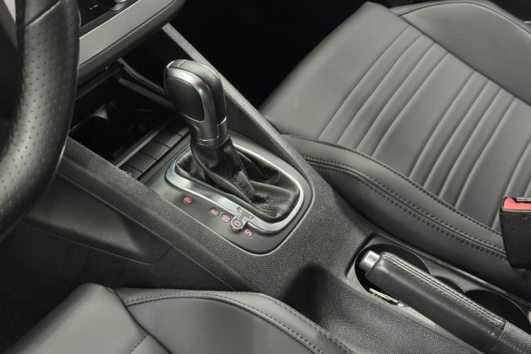 Used Volkswagen Scirocco 2011 1.4 TSI Single-Turbo Fashion Edition Interior 1