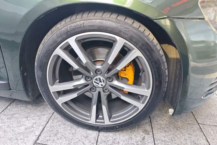 Used Volkswagen Scirocco 2011 1.4 TSI Comfort Edition Right Front Wheel Hub
