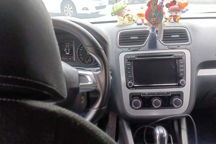 Used Volkswagen Scirocco 2011 1.4 TSI Single-Turbo Fashion Edition Center Console
