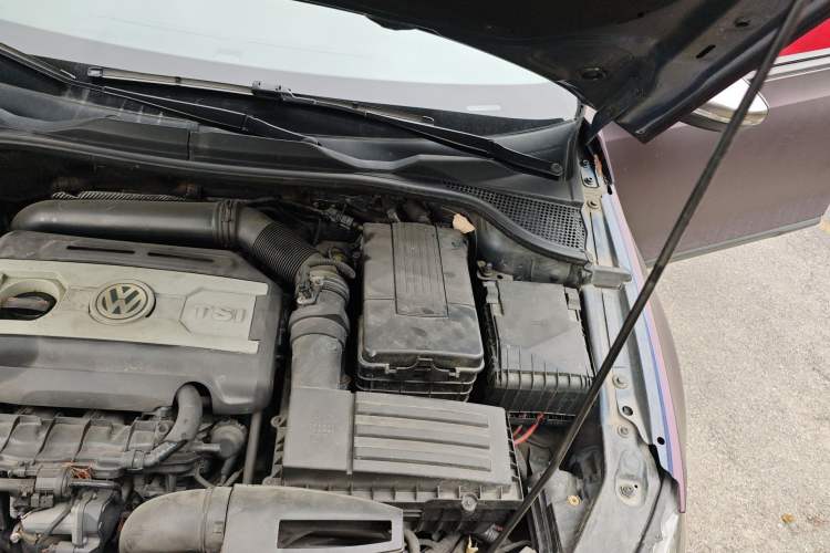Used Volkswagen Scirocco 2011 2.0 TSI Luxury Edition Engine Bay Left