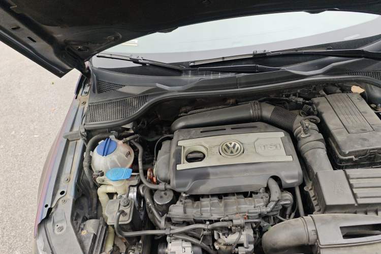 Used Volkswagen Scirocco 2011 2.0 TSI Luxury Edition Engine Bay Right