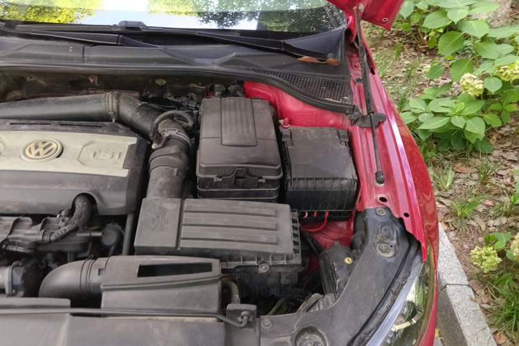 Used Volkswagen Scirocco 2011 2.0 TSI Luxury Edition Engine Bay Left