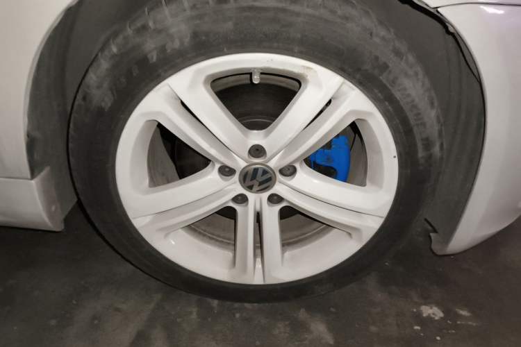 Used Volkswagen Scirocco 2011 2.0 TSI Luxury Edition Right Front Wheel Hub