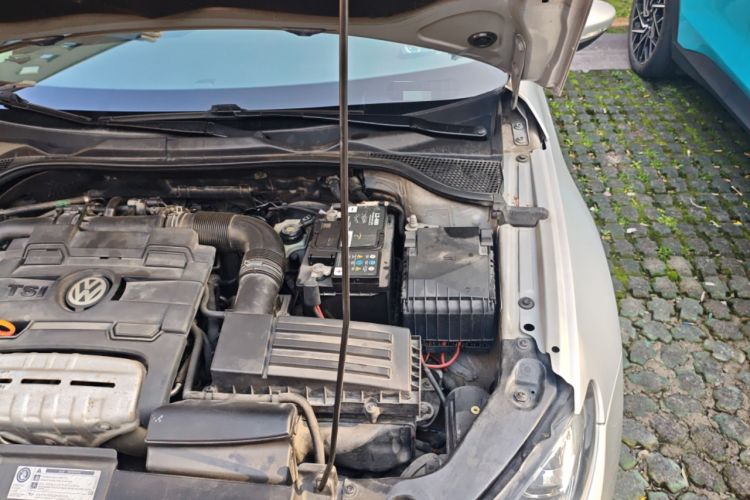 Used Volkswagen Scirocco 2011 1.4 TSI Comfort Edition Engine Bay Left