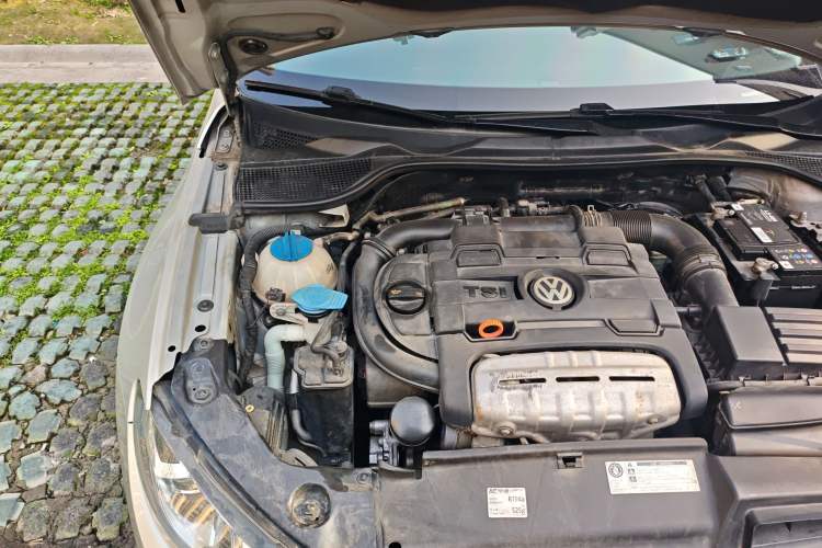 Used Volkswagen Scirocco 2011 1.4 TSI Comfort Edition Engine Bay Right