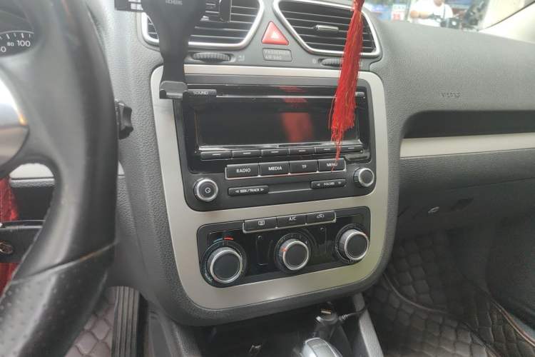 Used Volkswagen Scirocco 2011 1.4 TSI Single-Turbo Fashion Edition Audio And AC Panel