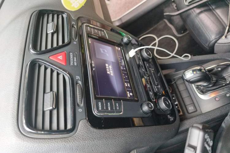 Used Volkswagen Scirocco 2011 R 2.0TSI Audio And AC Panel