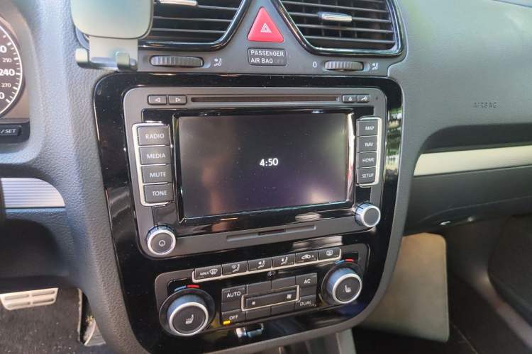 Used Volkswagen Scirocco 2011 R 2.0TSI Audio And AC Panel