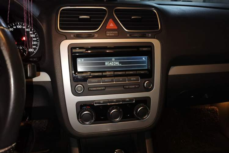 Used Volkswagen Scirocco 2011 1.4 TSI Comfort Edition Audio And AC Panel