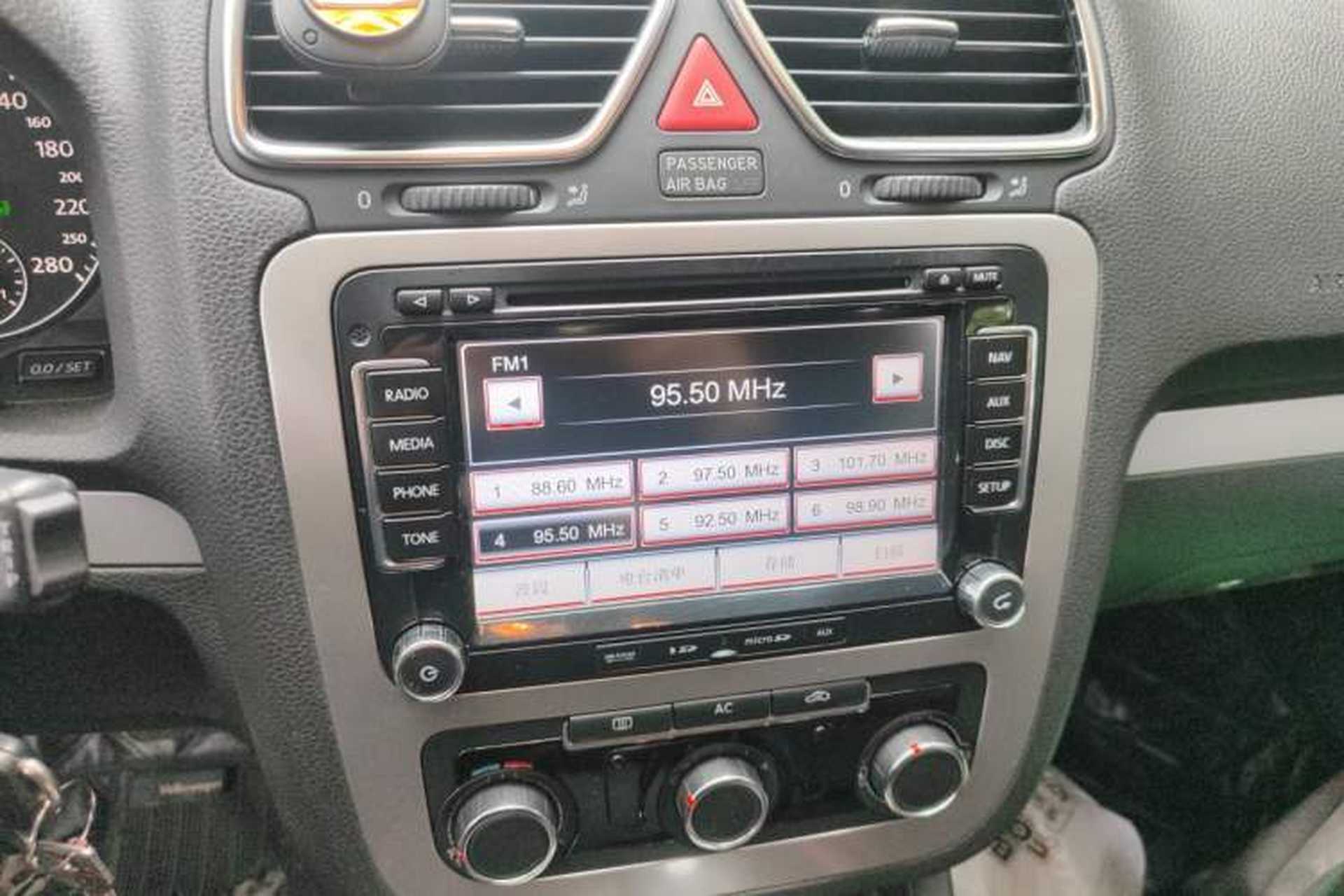 Used Volkswagen Scirocco 2011 1.4 TSI Single-Turbo Fashion Edition Audio And AC Panel
