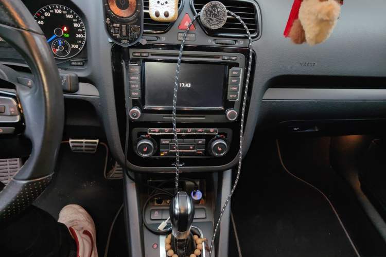 Used Volkswagen Scirocco 2011 R 2.0TSI Audio And AC Panel