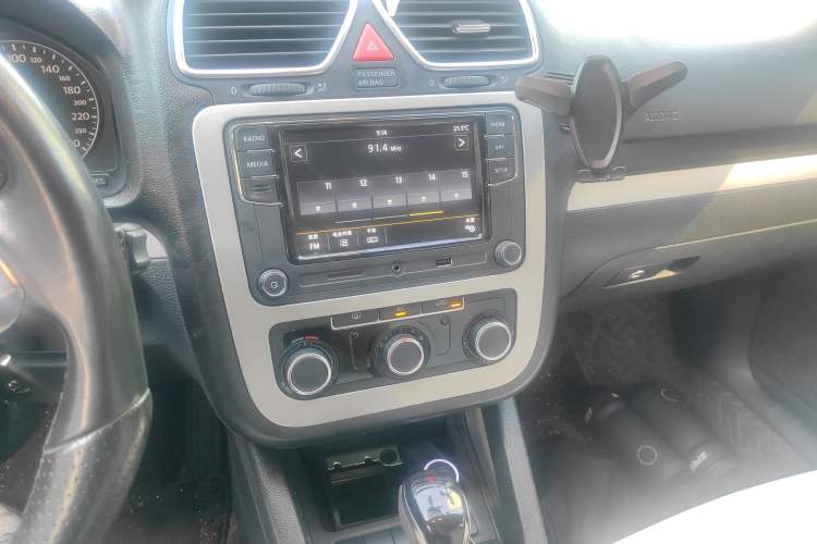 Used Volkswagen Scirocco 2011 1.4 TSI Single-Turbo Fashion Edition Audio And AC Panel