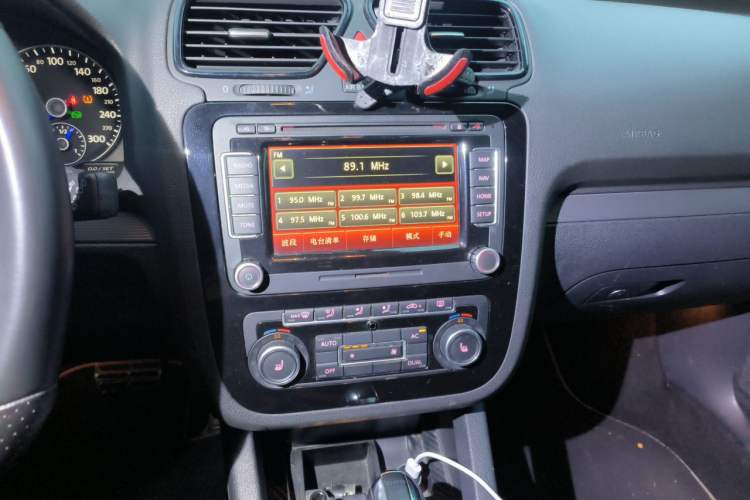 Used Volkswagen Scirocco 2011 R 2.0TSI Audio And AC Panel