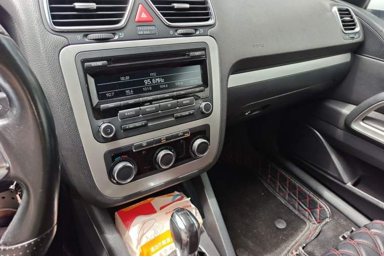 Used Volkswagen Scirocco 2011 1.4 TSI Single-Turbo Fashion Edition Audio And AC Panel