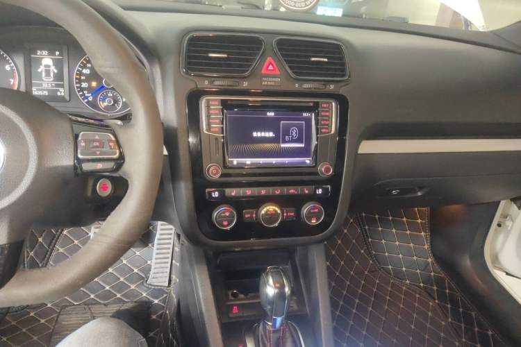 Used Volkswagen Scirocco 2011 R 2.0TSI Audio And AC Panel