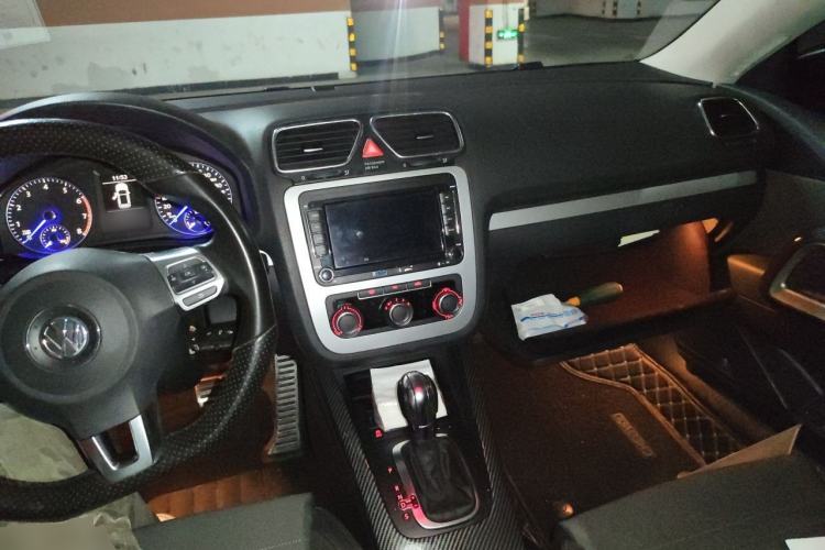 Used Volkswagen Scirocco 2011 1.4 TSI Comfort Edition Center Console