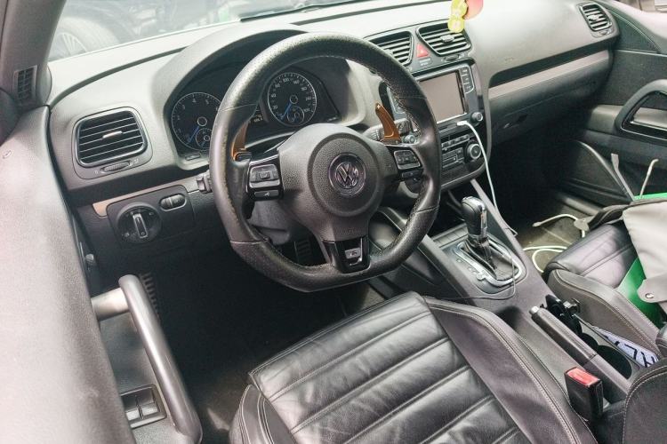 Used Volkswagen Scirocco 2011 R 2.0TSI Center Console