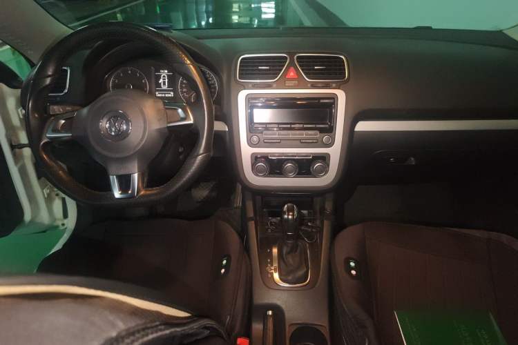Used Volkswagen Scirocco 2011 1.4 TSI Single-Turbo Fashion Edition Center Console