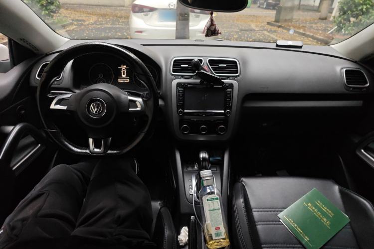 Used Volkswagen Scirocco 2011 1.4 TSI Single-Turbo Fashion Edition Center Console