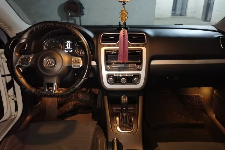 Used Volkswagen Scirocco 2011 1.4 TSI Comfort Edition Center Console