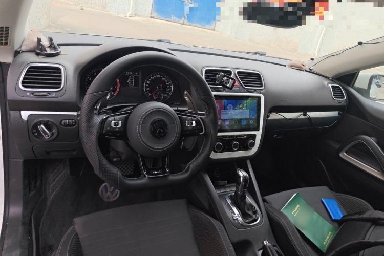 Used Volkswagen Scirocco  Center Console