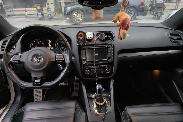 Used Volkswagen Scirocco 2011 R 2.0TSI Center Console