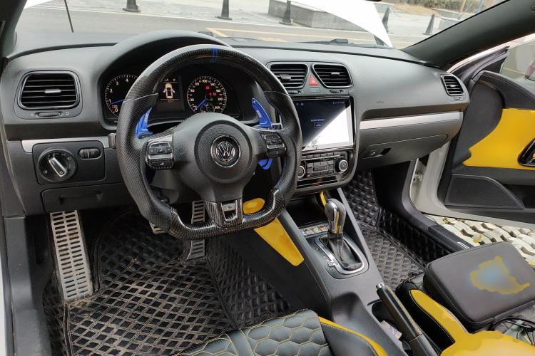 Used Volkswagen Scirocco 2011 R 2.0TSI Center Console