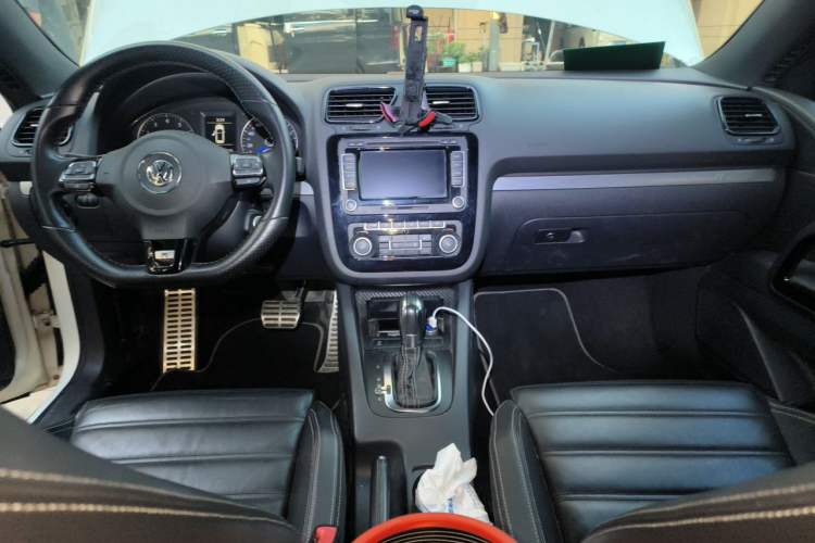 Used Volkswagen Scirocco 2011 R 2.0TSI Center Console