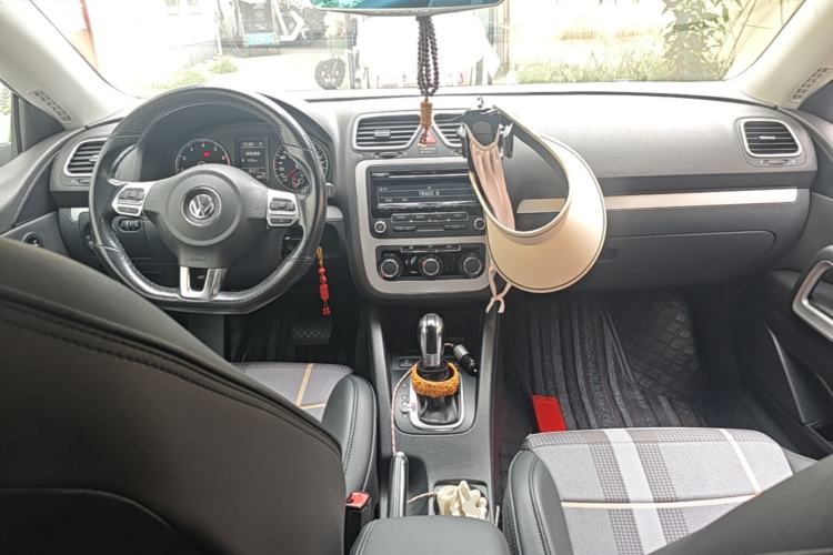 Used Volkswagen Scirocco 2011 1.4 TSI Comfort Edition Center Console