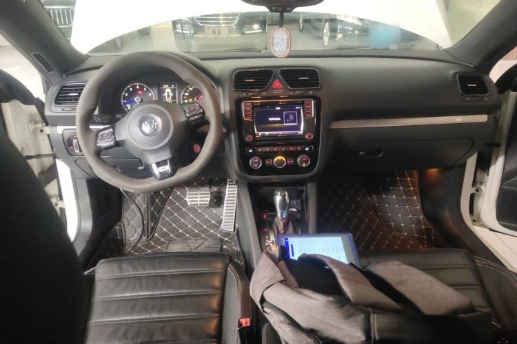 Used Volkswagen Scirocco 2011 R 2.0TSI Center Console