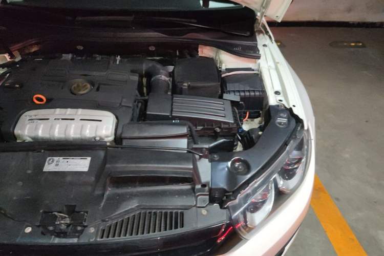 Used Volkswagen Scirocco 2011 1.4 TSI Comfort Edition Engine Bay Left